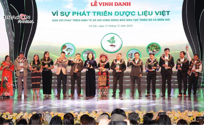 Vì sự phát triển dược liệu Việt vinh danh 43 đơn vị