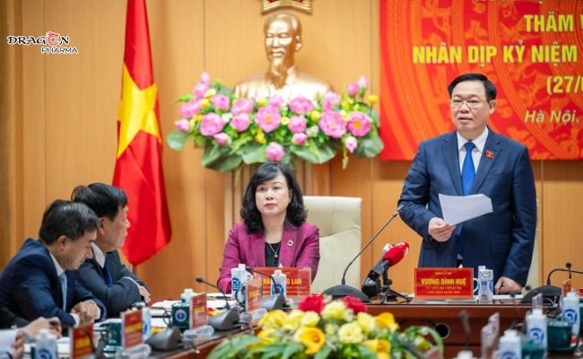 Chủ tịch Quốc hội Vương Đình Huệ và đoàn công tác thăm và làm việc với Bộ Y tế 
