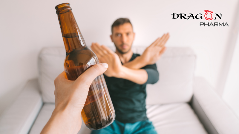 Rượu bia và thuốc lá có thể làm tổn thương niêm mạc dạ dày, tăng tiết axit và làm nặng thêm tình trạng đau vùng thượng vị và ợ hơi.