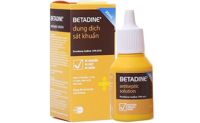 Dung dịch sát khuẩn Betadine 10%: Tác dụng và lưu ý khi dùng