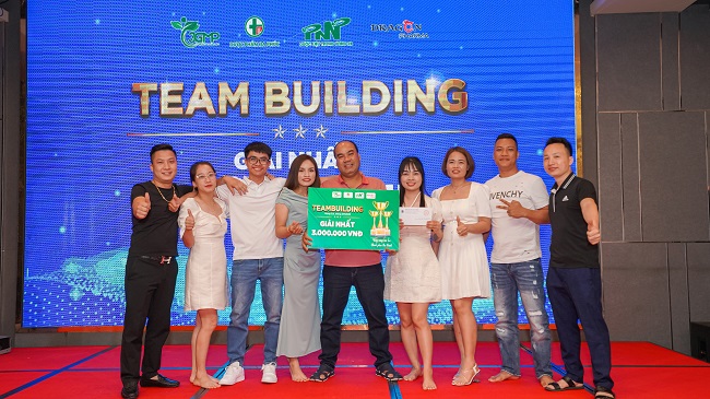 Nụ cười của team giành Giải Nhất Teambuilding