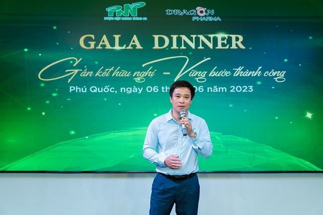 Ông Bùi Mạnh Hà - Tổng giám đốc Dược phẩm Dragon phát biểu tại đêm gala