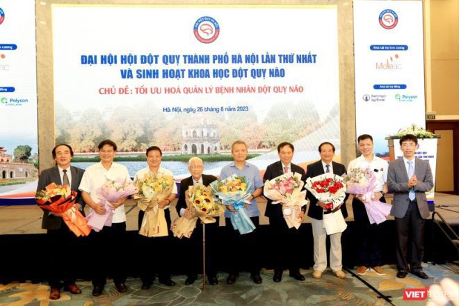 PGS. TS. Mai Duy Tôn cám ơn các lãnh đạo, các chuyên gia đã ủng hộ trong quá trình thành lập Hội Đột quỵ TP. Hà Nội